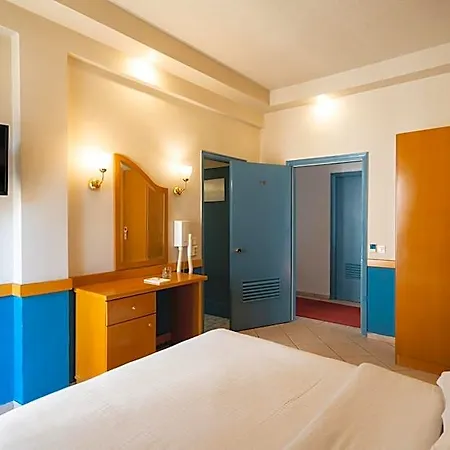 Ntinas Hotell 3*