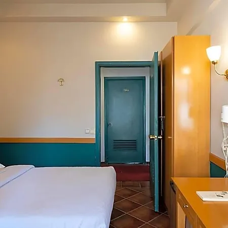 Ntinas 3* Tríkala